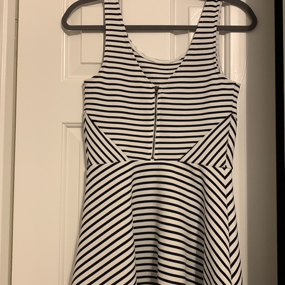 Decree Dress - Picture 2 of 2